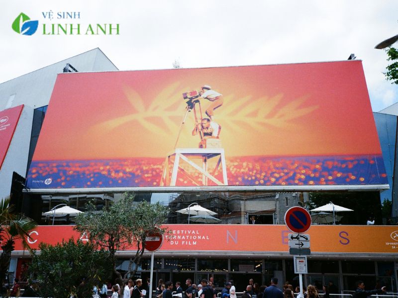 Vệ Sinh Bảng Hiệu